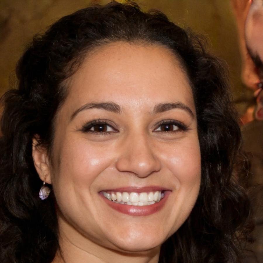 Professional financial consultant specializing in cash flow management for Canadian businesses